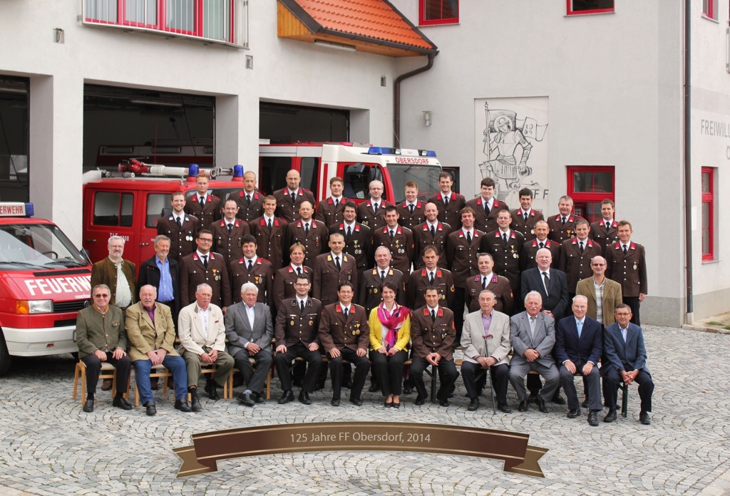 Die versammelte Mannschaft zum 125-jährigen Jubiläum der Freiwilligen Feuerwehr Obersdorf