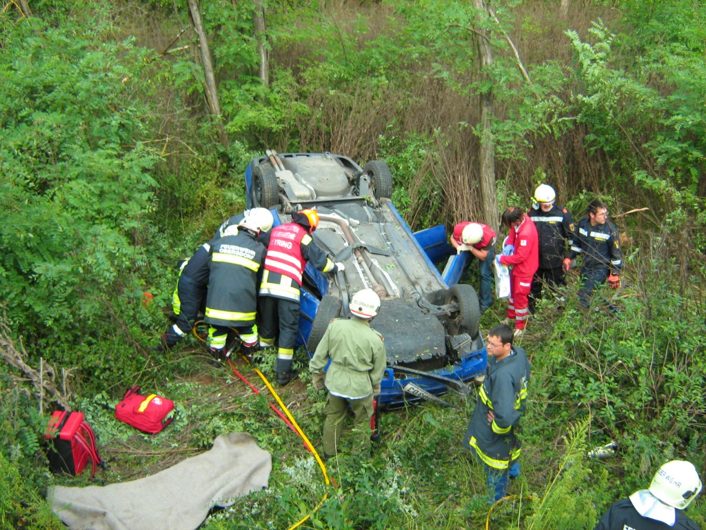 Personenrettung bei einem Unfall mit dem PKW